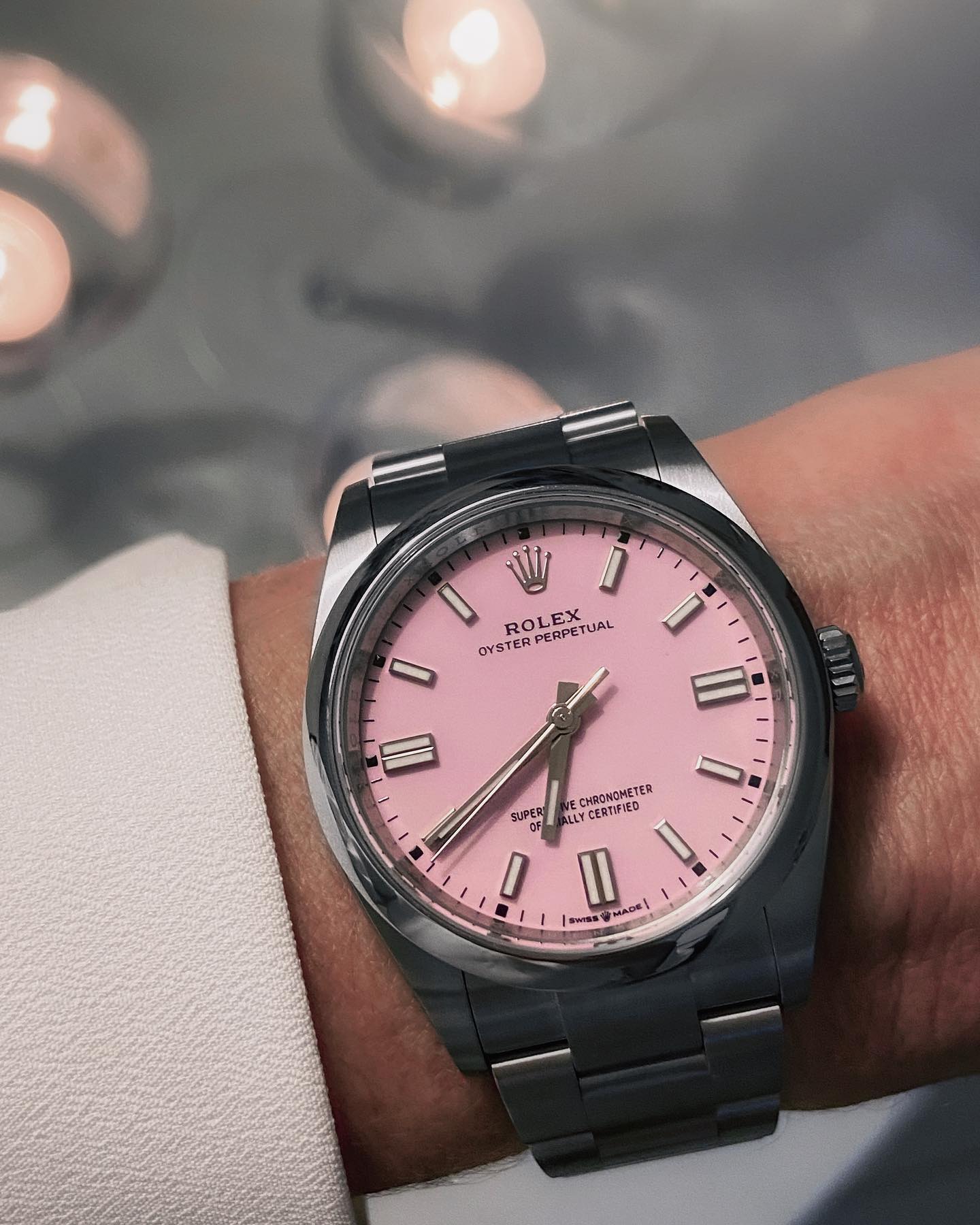 Candy Pink Friday 🍭 perfect look for the weekend 🥂Rolex Oyster Perpetual 36 mm 🌸 Pure Love 🌸
#oysterperpetualpinkdial #rolex #oysterperpetual #oysterperpetual36 #candypink #oysterperpetualcandypink